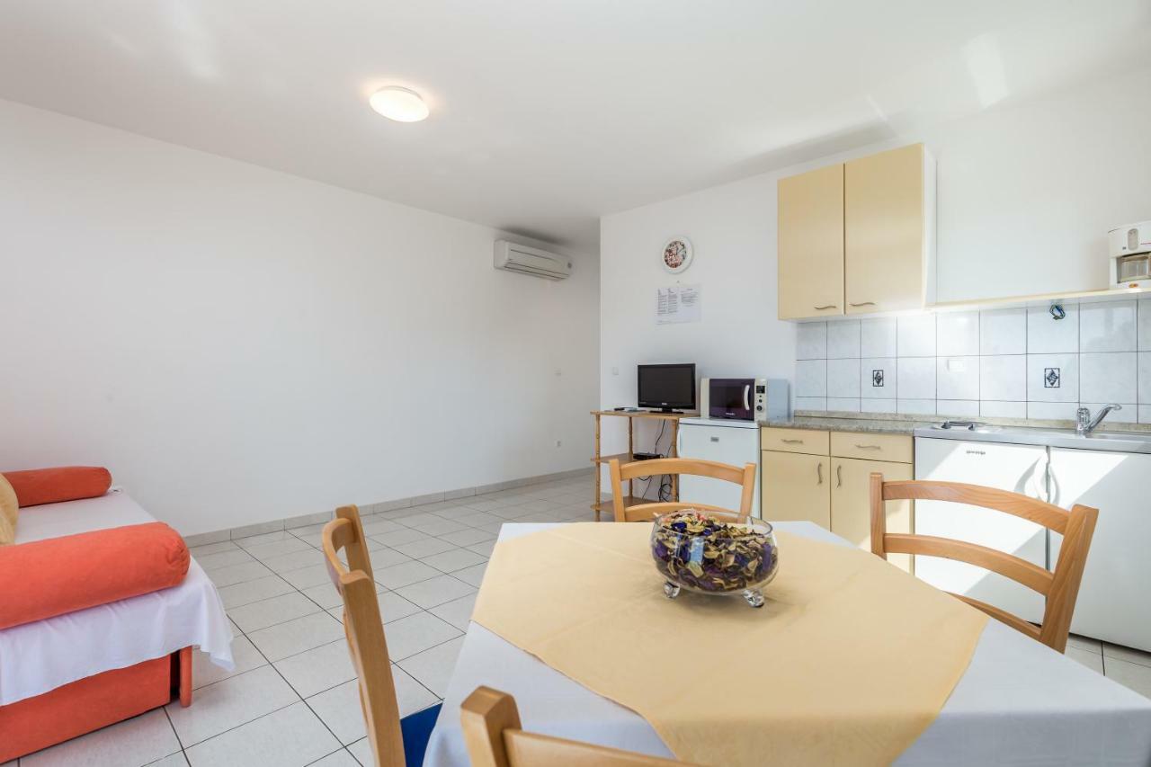 Apartamento Modra Kuca Mandre Exterior foto
